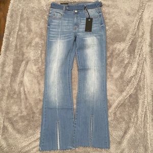 High-waisted flare jeans! SO CUTE 😀